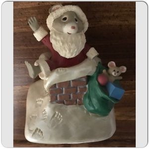 1990 Hallmark TENDER TOUCHES SANTA IN CHIMNEY CHRISTMAS MOUSE FIGURINE